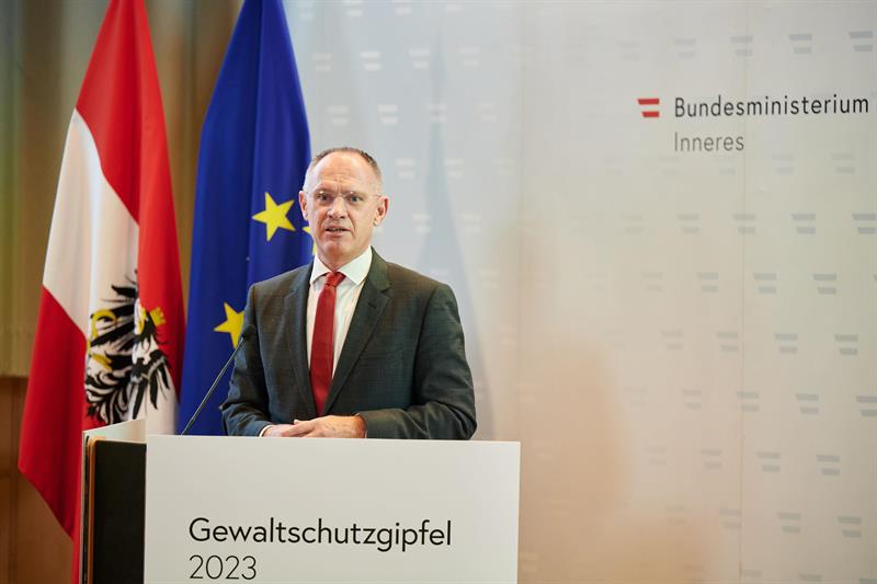 Innenminister Gerhard Karner beim 4. Gewaltschutzgipfel im Bundeskriminalamt